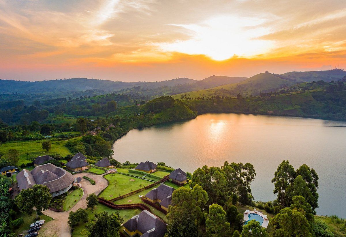 3 Days Fort Portal & Tooro Kingdom Tour